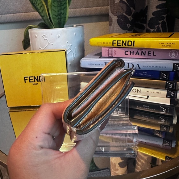 Fendi Peekaboo Kiss-lock Compact Wallet - Picture 7 of 12